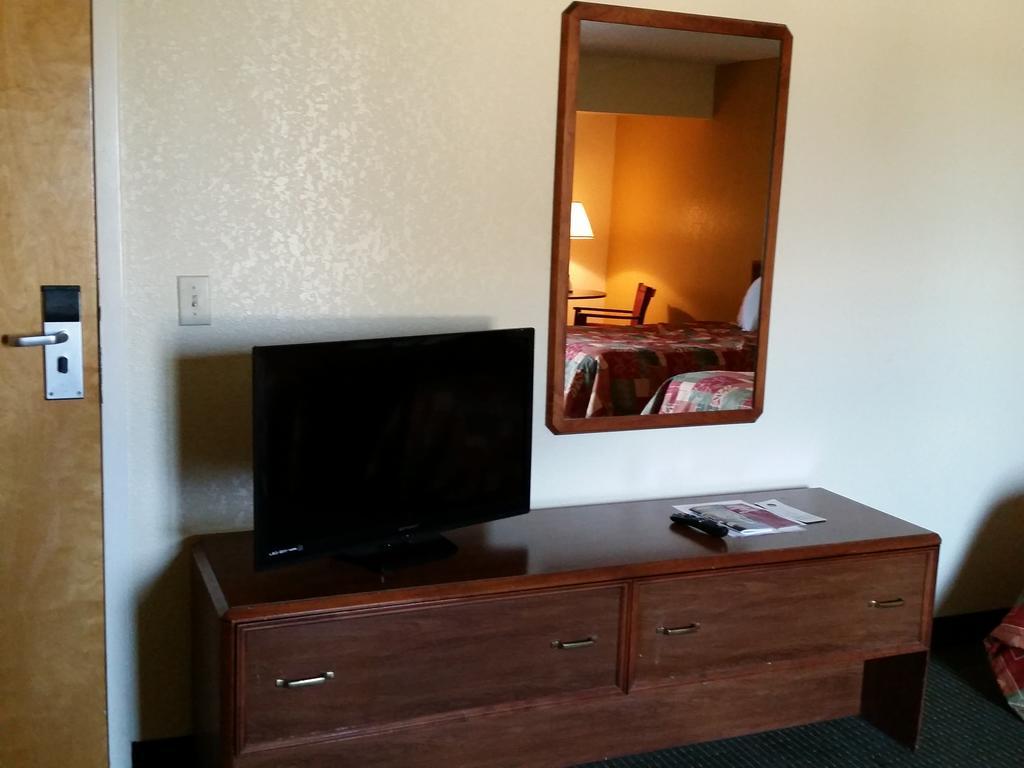 Budget Host Inn Sandusky Δωμάτιο φωτογραφία